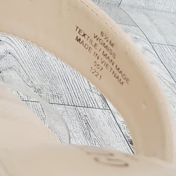 Women's GUESS Mia Double Strap Sparkly Kitten heels. Beige with clear strap 6.5M - Picture 6 of 14